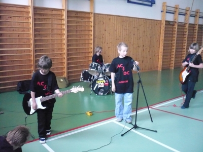 AC DC Junior